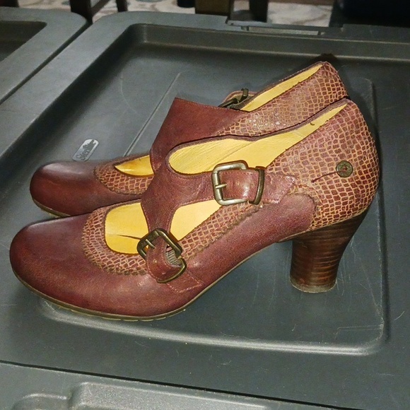 'Gold Button' Mary Jane heel - Picture 3 of 8